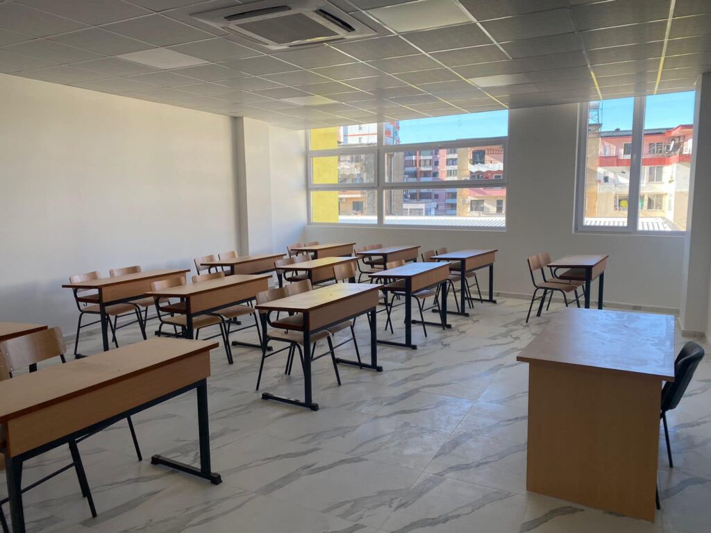 Në 4 vitet e fundit u mbyllën 104 shkolla 9-vjeçare, tkurren me 14 për qind dhe nxënësit